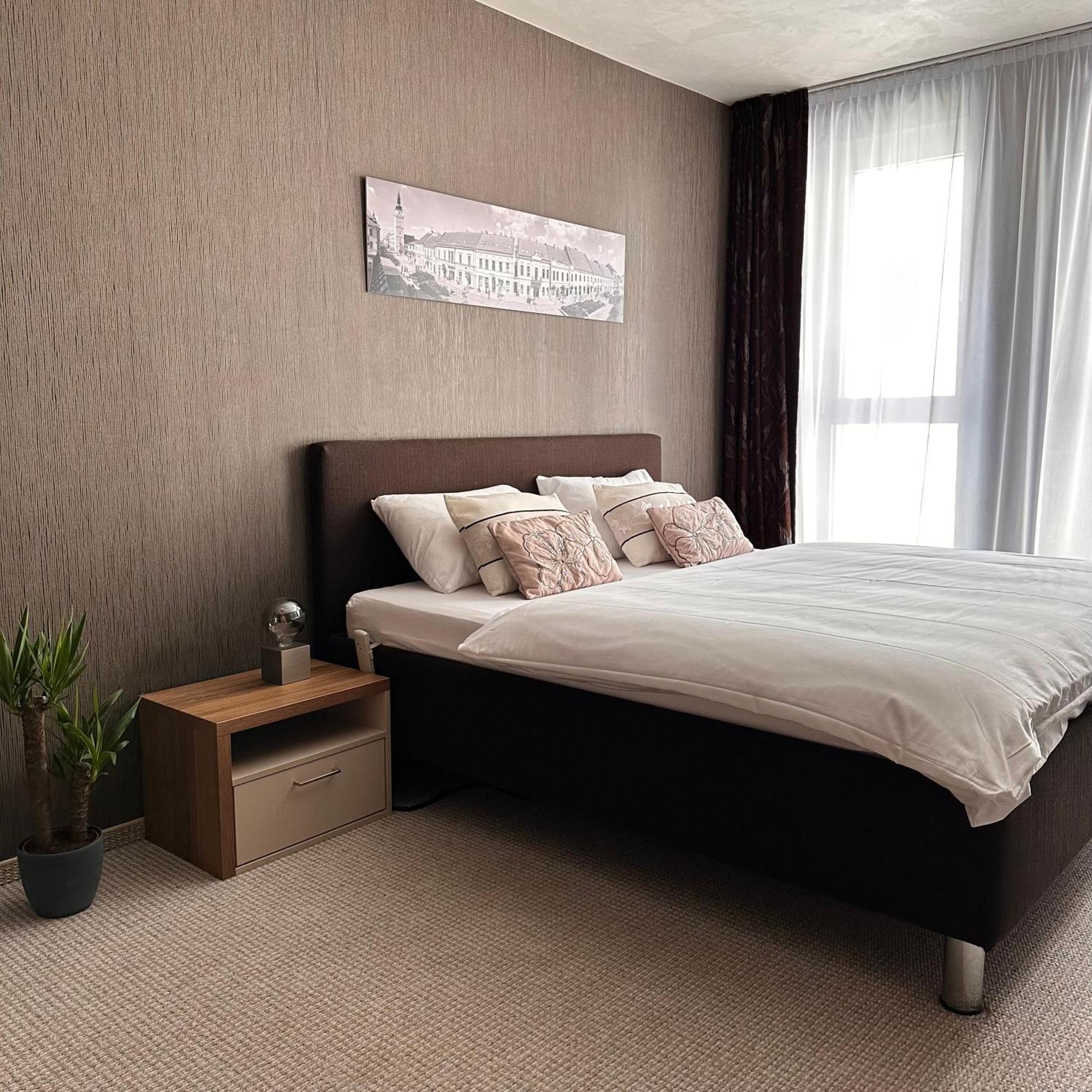 Apartman Leonardo - City Center Trnava Eksteriør billede